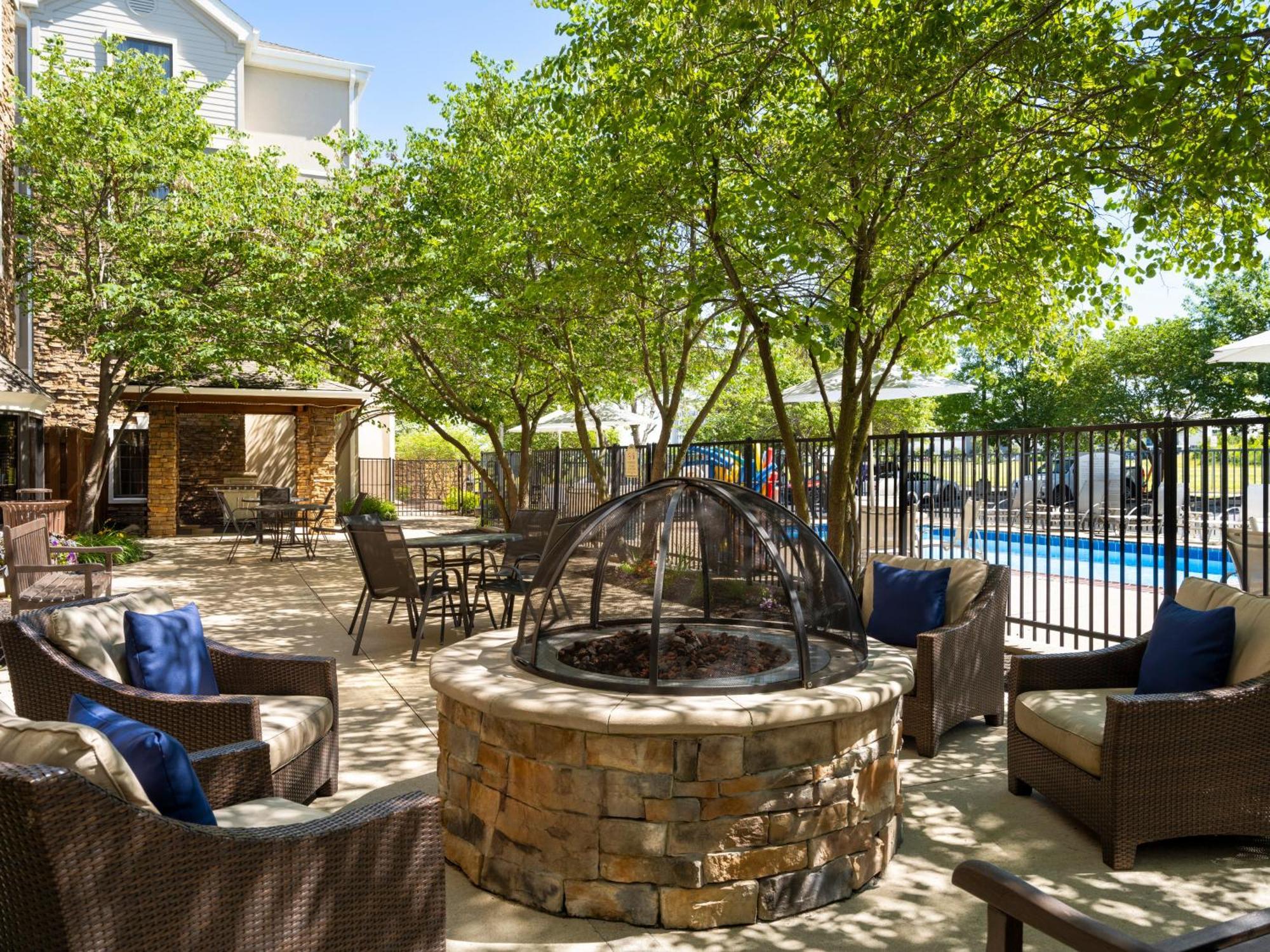 Staybridge Suites Indianapolis-Airport By Ihg Plainfield Eksteriør bilde